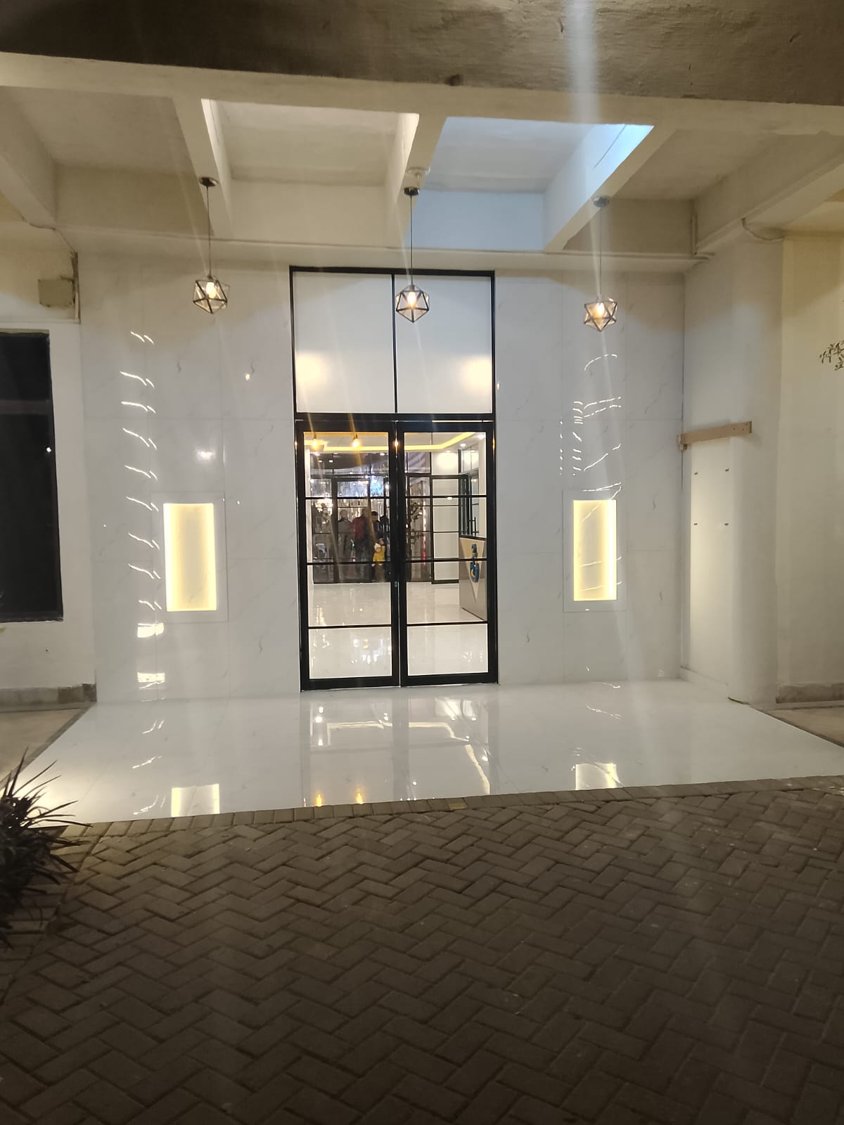 Illuminated Glass Portal & Polished Entrance Floor