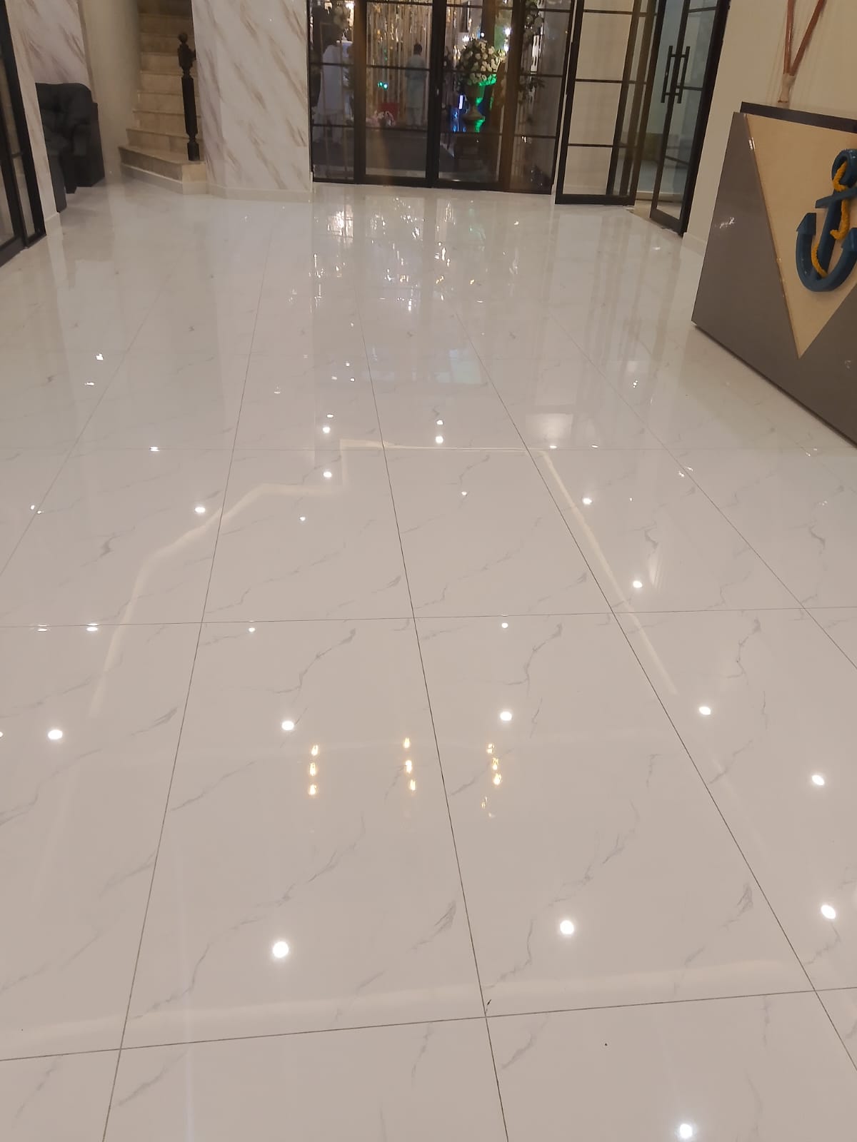 ArchéTile Large-Format Porcelain Installation Precision