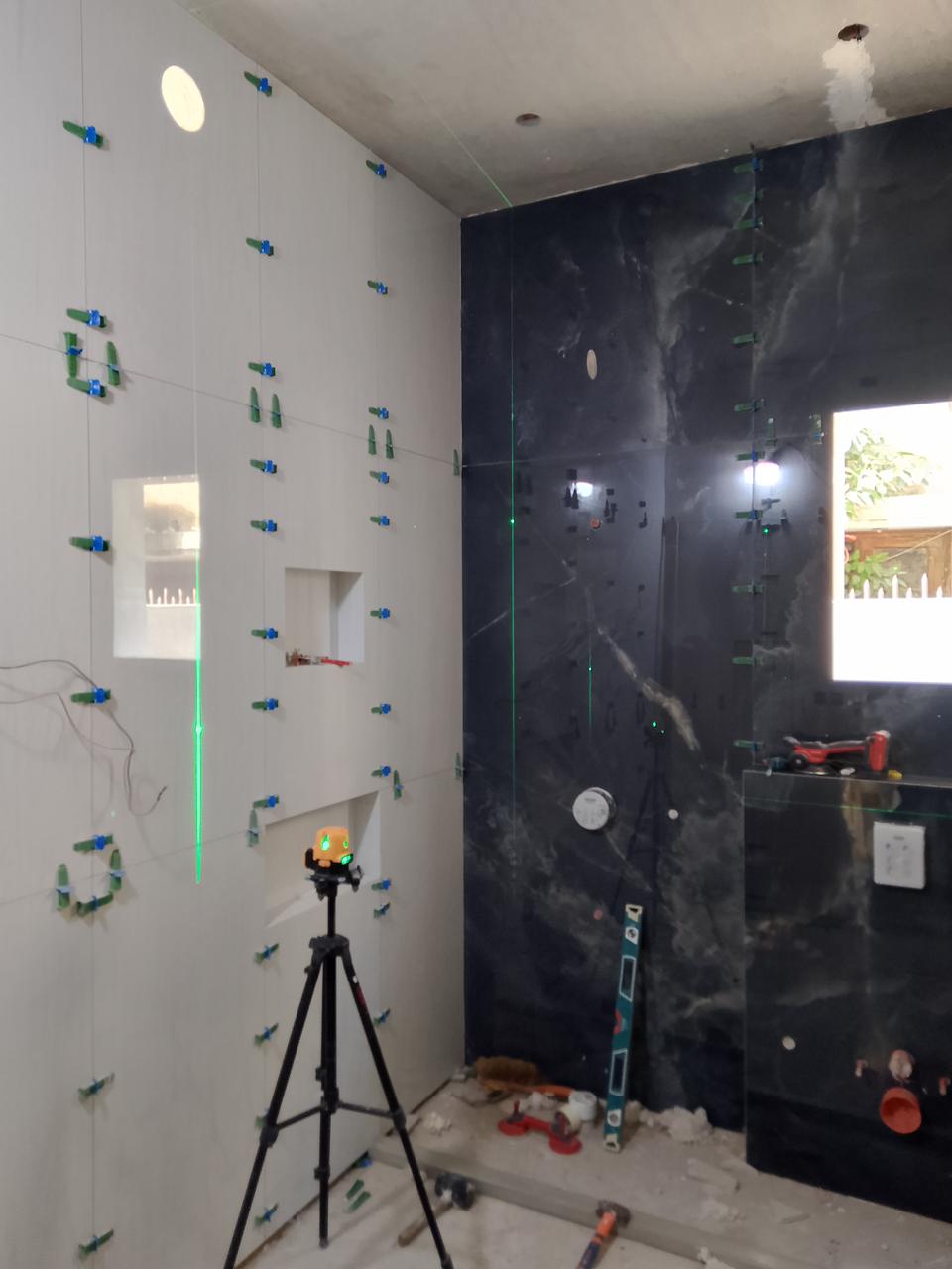 Dual-Tone Feature Wall Tiling & Mechanical Wedge Locking